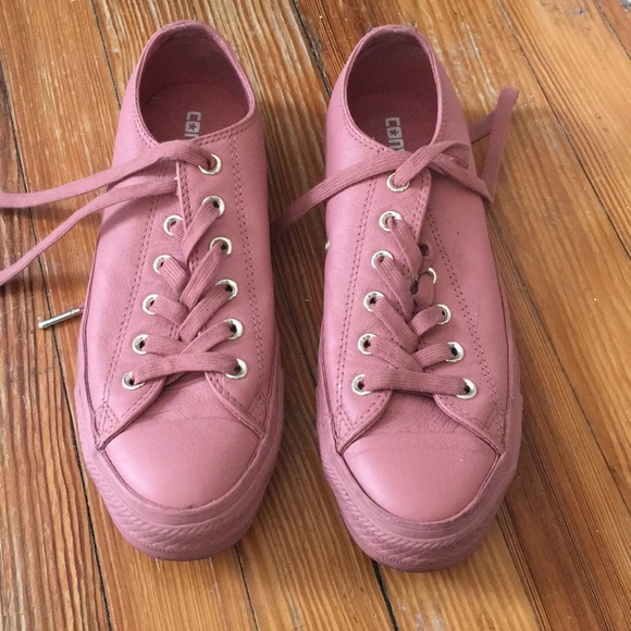 converse pink leather shoes